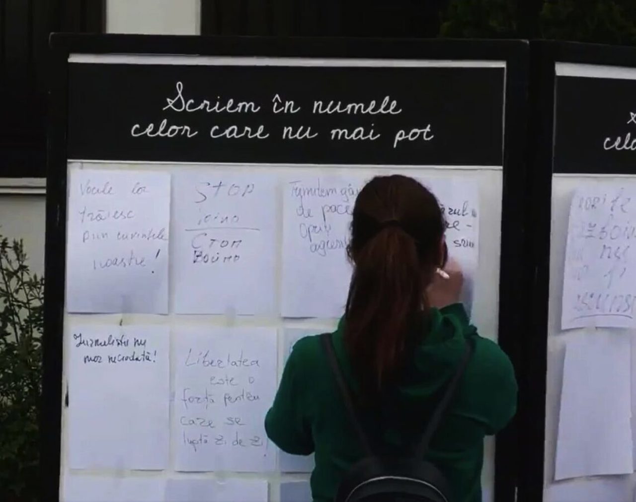 Silent protest in front of the Russian Embassy in Chisinau. Moldovan journalists' message to the Kremlin