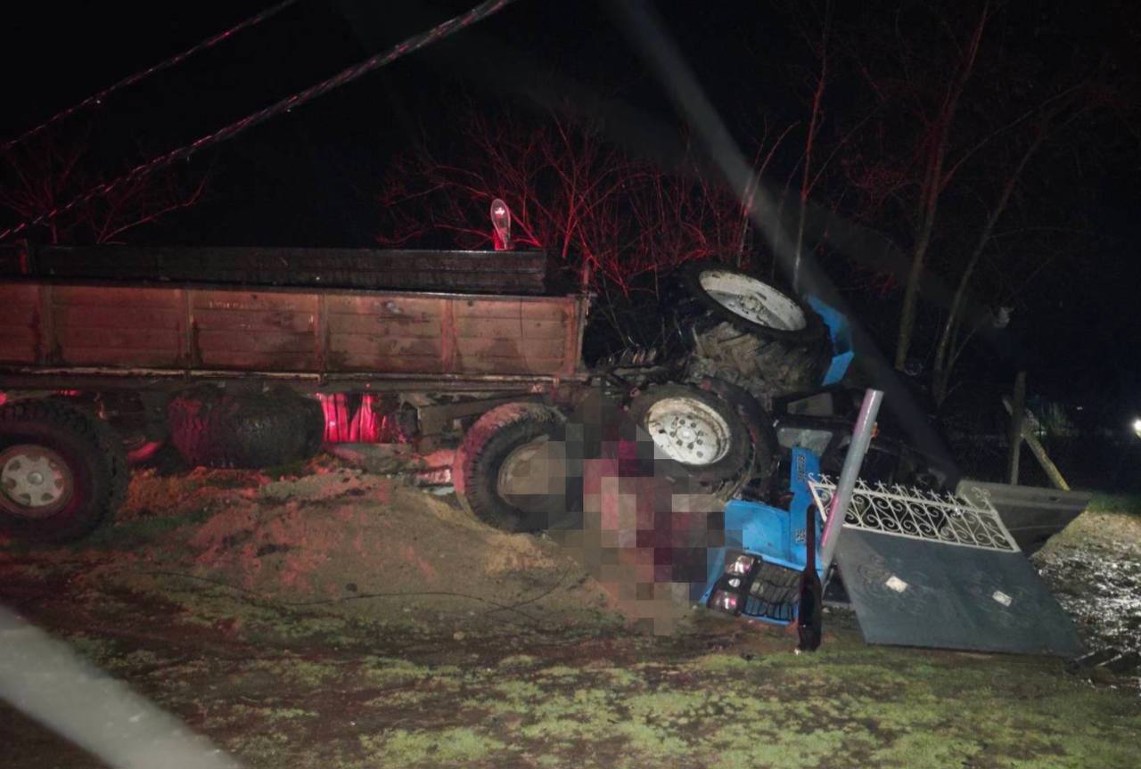 Accident fatal la Purcari: Un bărbat a murit după ce tractorul său s-a răsturnat