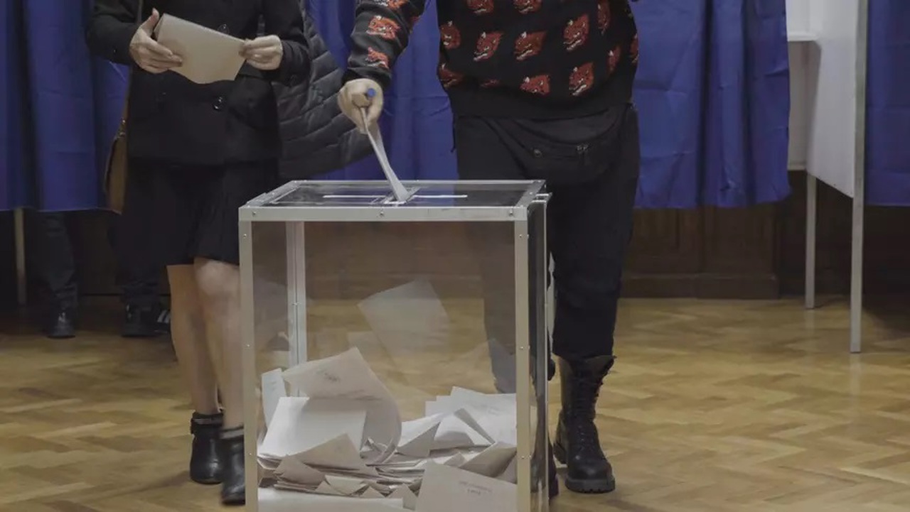 Moldovans vote in Romania’s presidential elections for a better future