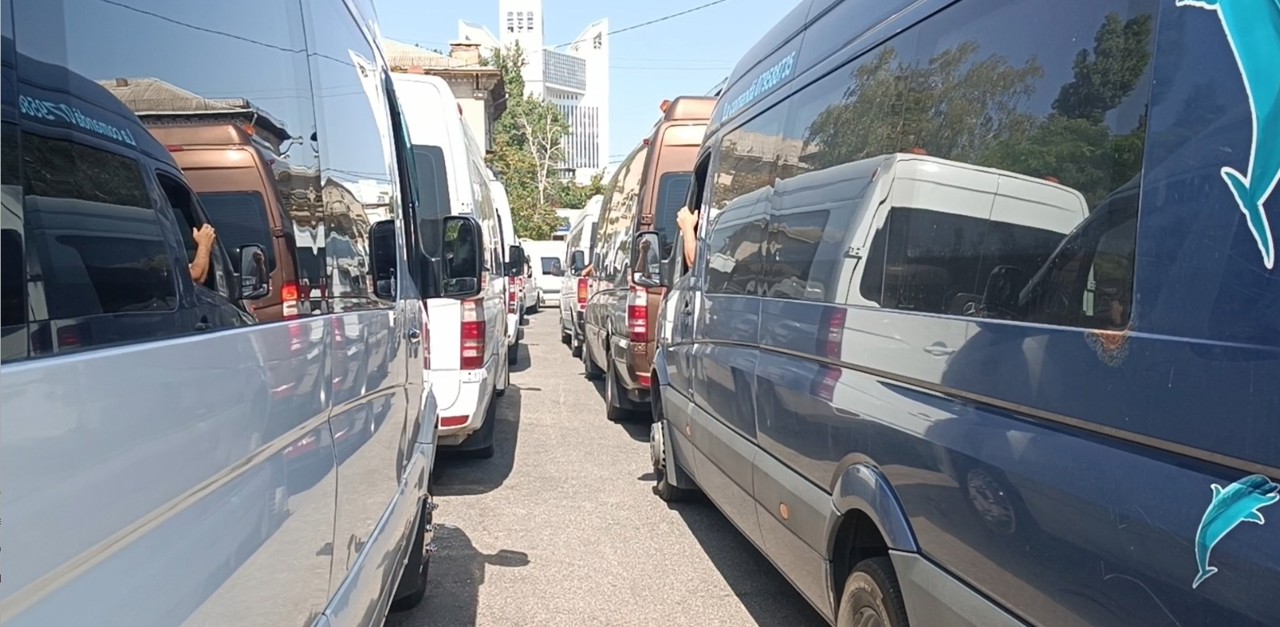 Șoferii și operatorii de transport, din nou în stradă: „Toate cheltuielile sunt pe spatele nostru”. Reacția ANTA