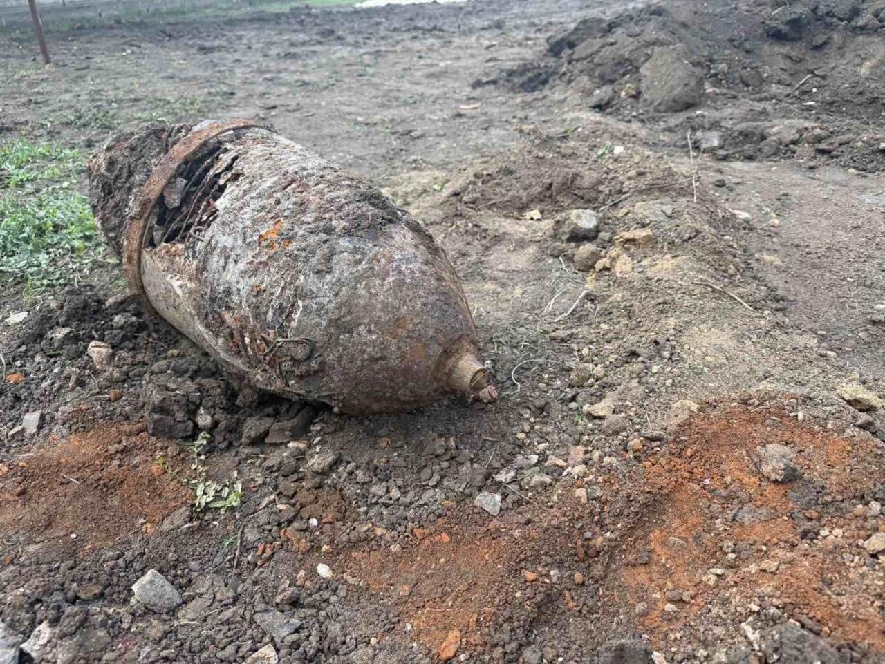 В Новоаненском районе во дворе нашли 100-килограммовую авиабомбу