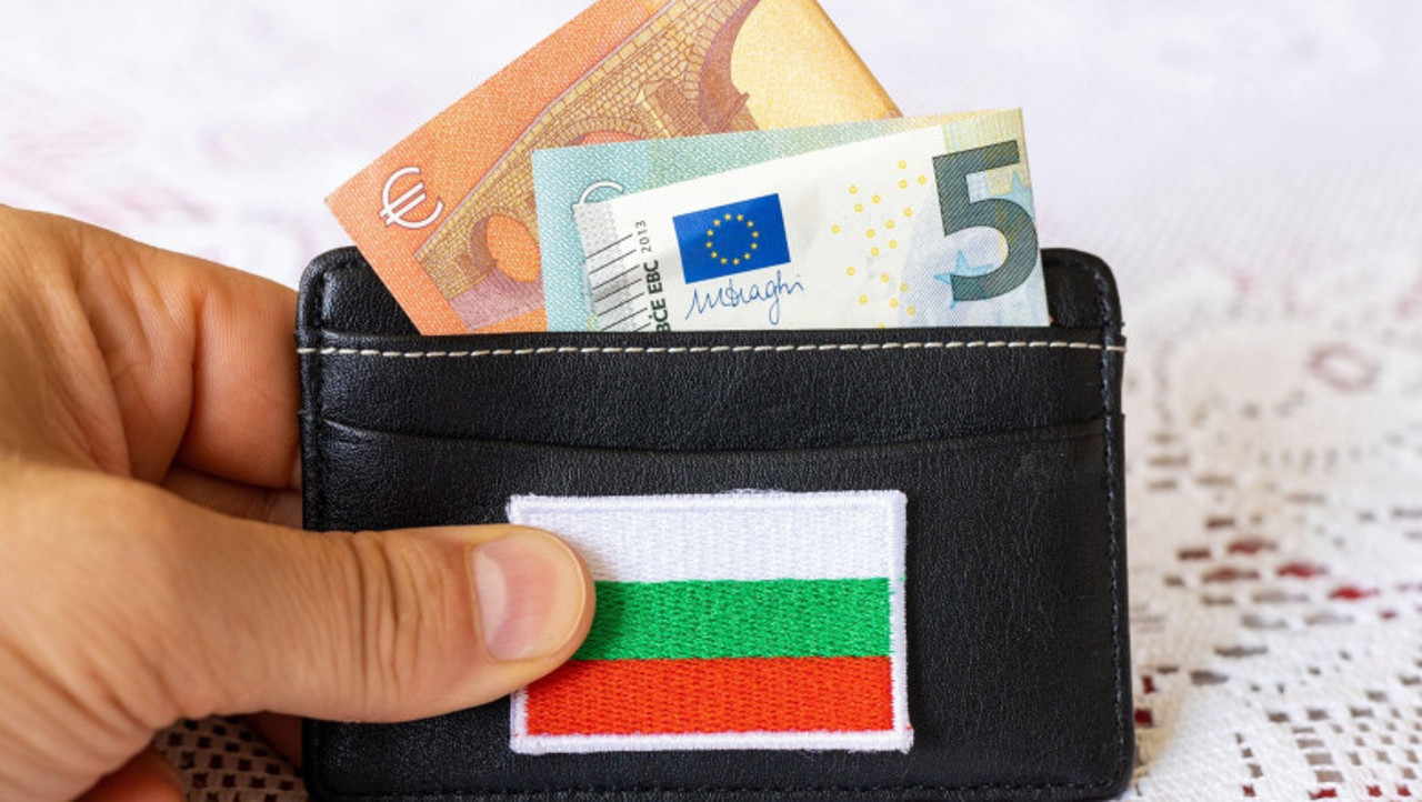 Bulgaria trece la moneda euro începând din 1 ianuarie 