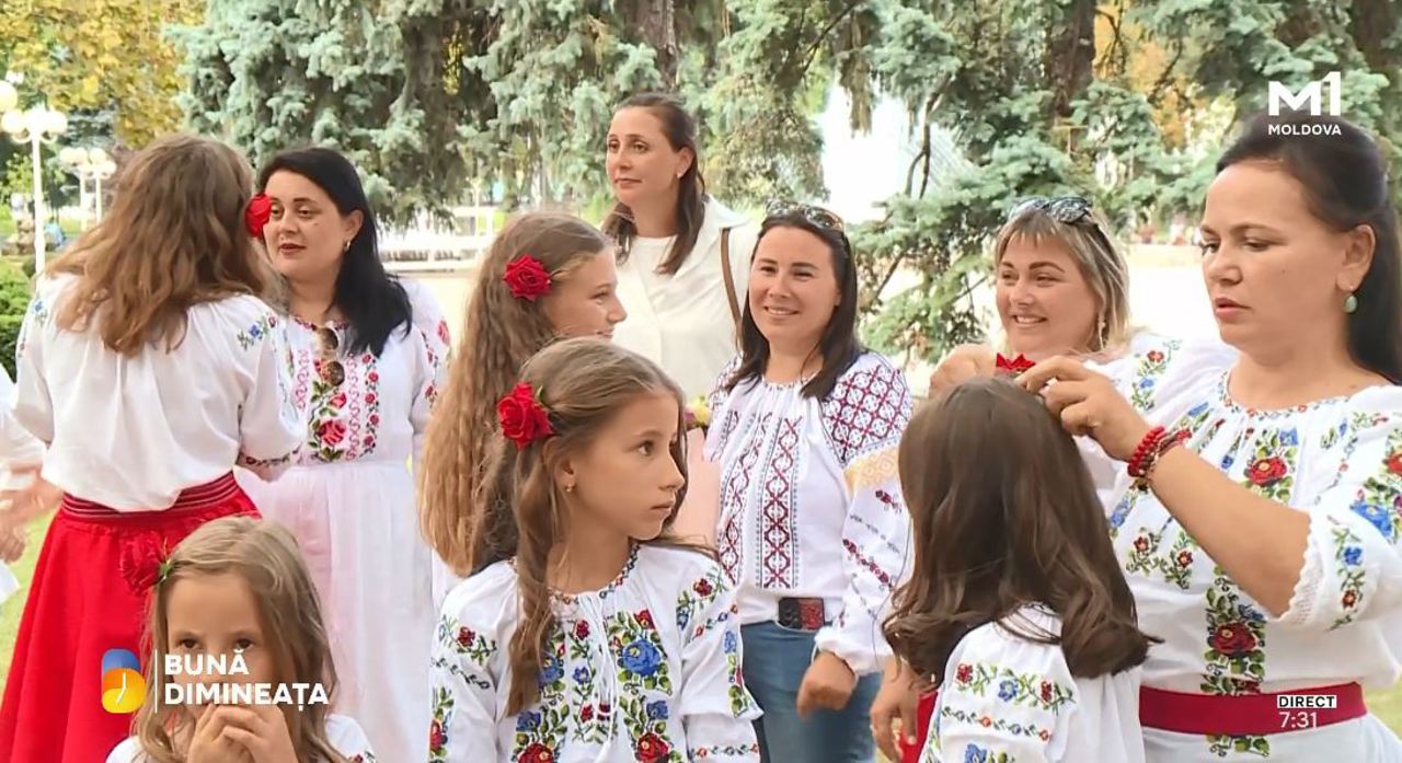 La mii de kilometri de casă, „Mugurașii” păstrează vie limba și tradițiile Republicii Moldova