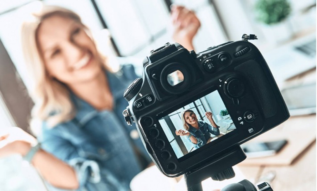 Peste 50 de influenceri din R. Moldova au „ascuns” 100 de milioane de lei: Fiscul le-a verificat conturile bancare și vacanțele de lux