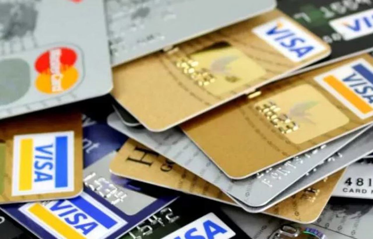 Doi tineri au fost condamnați la închisoare pentru fraude cu carduri bancare 