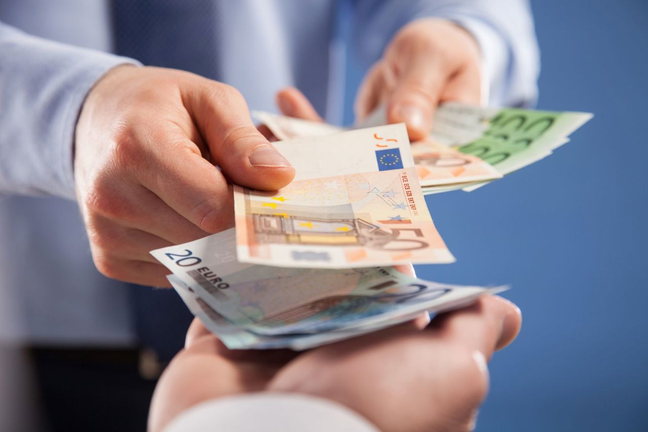 Costul muncii urcă la 34.9 euro/oră în UE: Luxemburg, de cinci ori peste Bulgaria