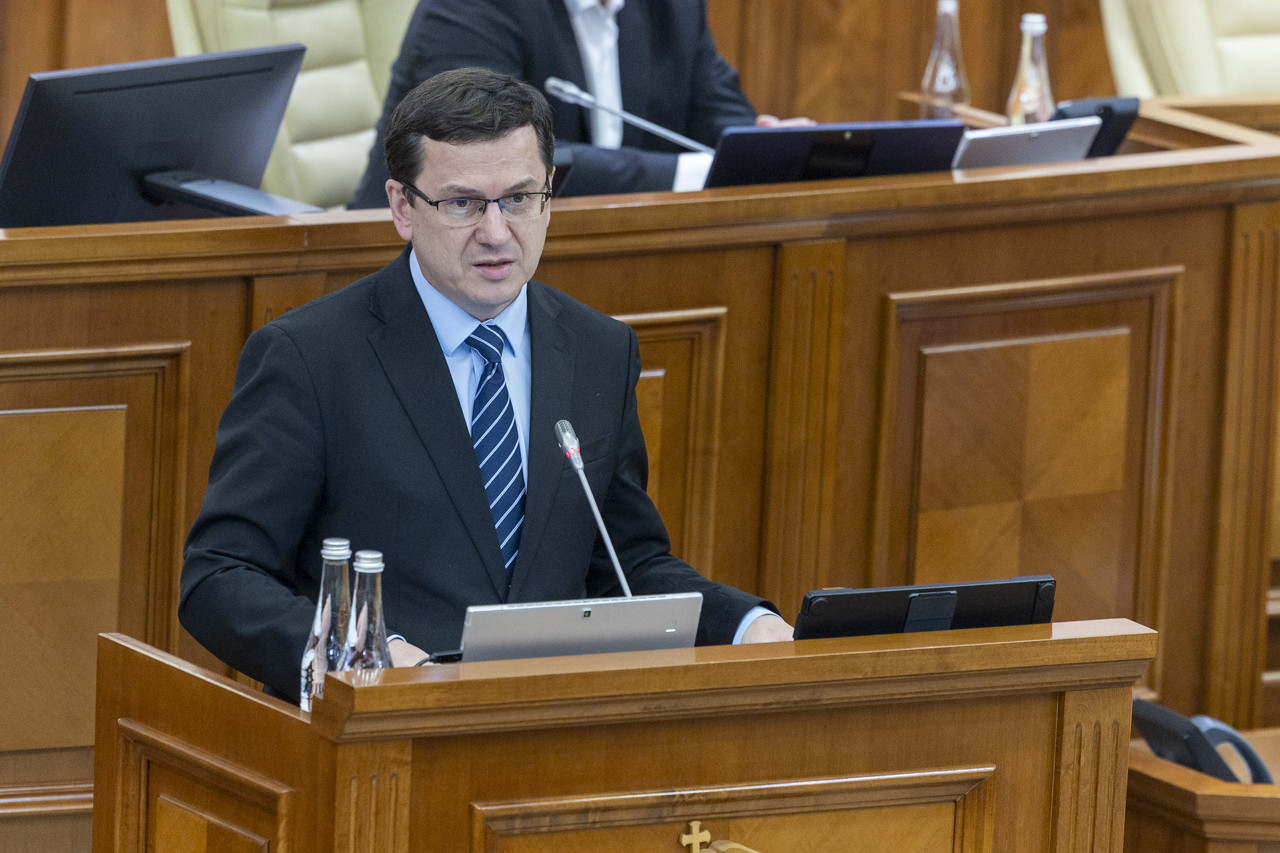 Rectificările bugetare, votate de Parlament: Profesorii și alți bugetari vor primi alocații unice de până la 4.000 de lei
