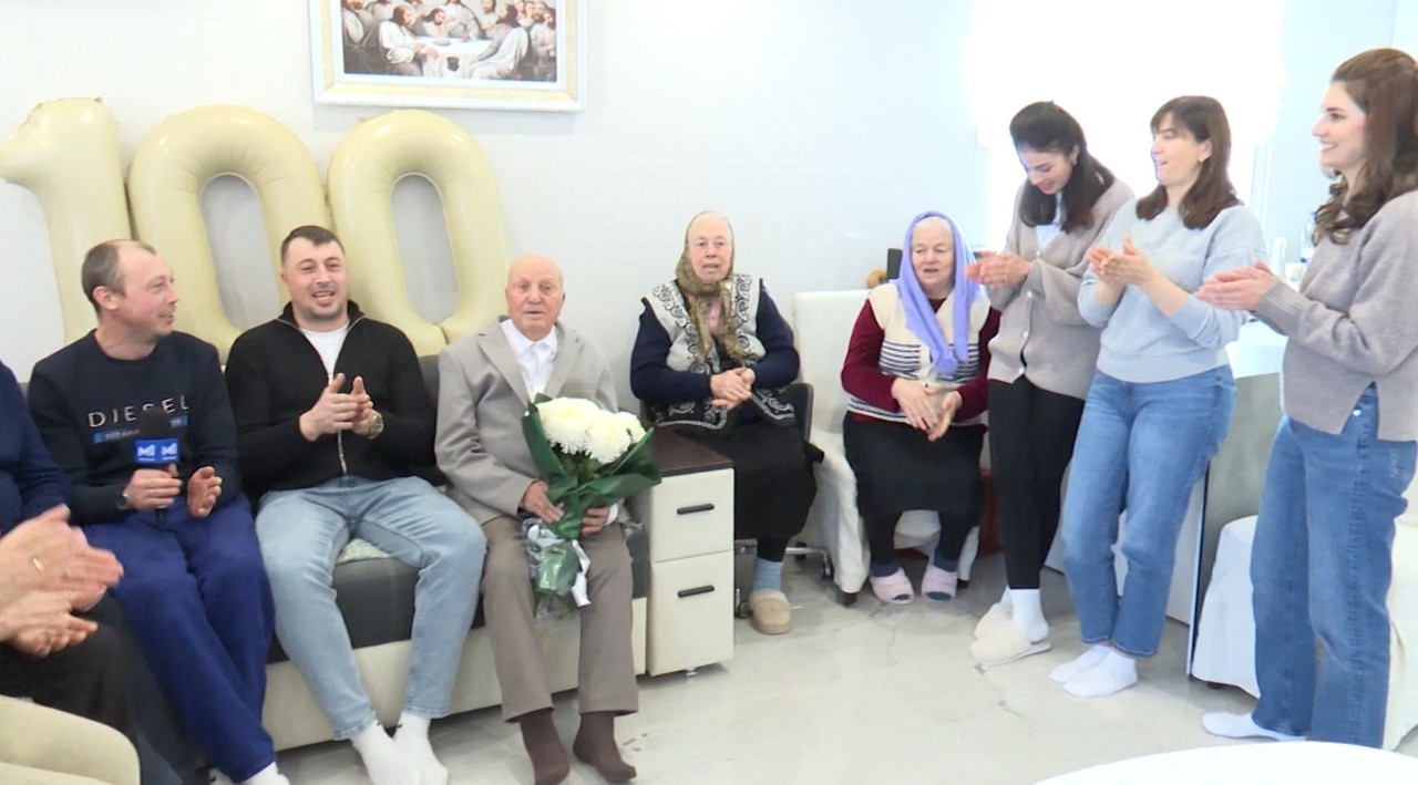 Patru copii, zece nepoți și 19 strănepoți, averea unui locuitor din Costești la o sută de ani: „A fost și bine, și rău”