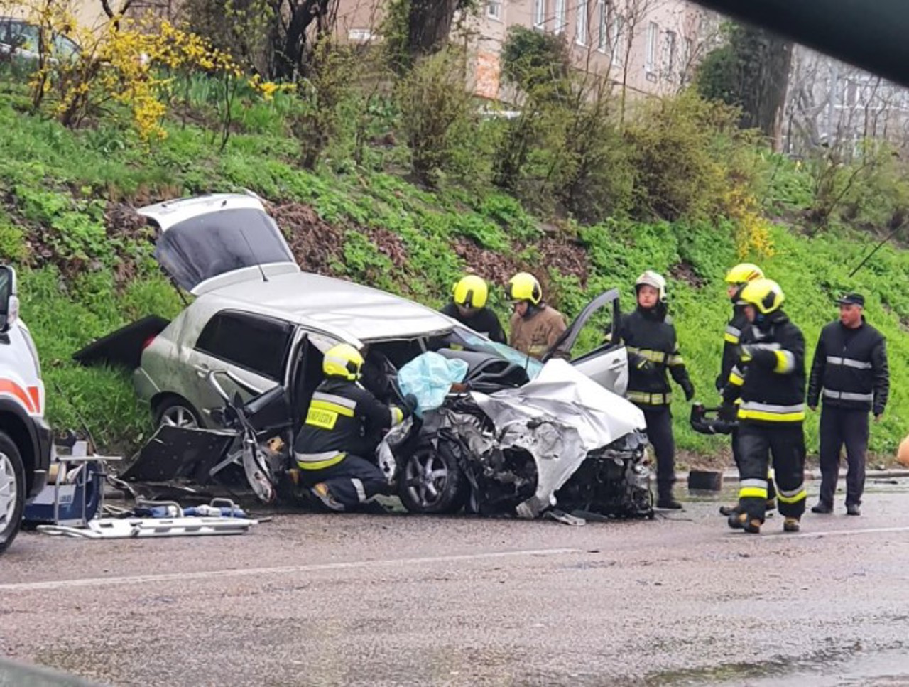 Trei persoane au ajuns la spital în urma unui accident rutier pe șoseaua Muncești din capitală