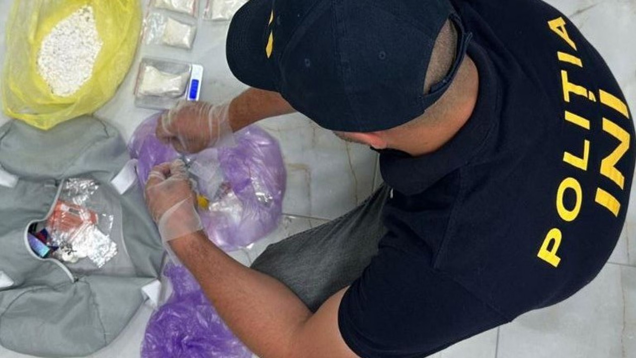 Un milion de lei în droguri sintetice: Poliția a destructurat o grupare infracțională