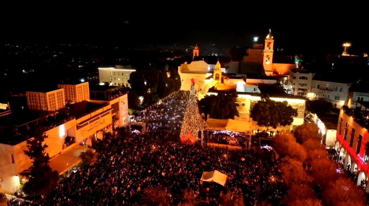 Betleemul reaprinde bradul de Crăciun, pentru prima dată de la începutul războiului din Gaza