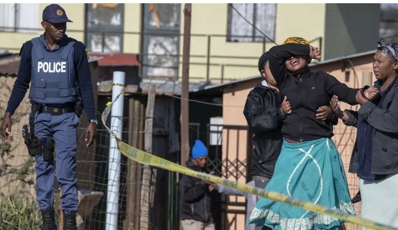 Массовая стрельба в ЮАР: убиты 11 человек, в том числе трое детей