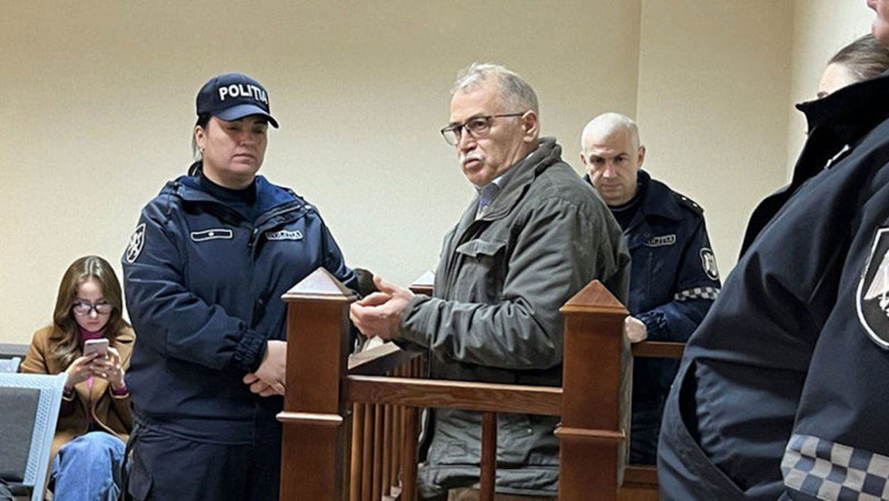 Обвиняемому в госизмене Иону Крянгэ продлили судебный контроль