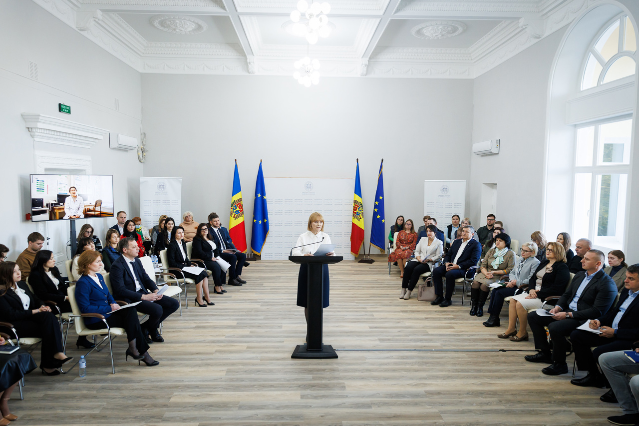 Minister announces she will not join Munteanu Government