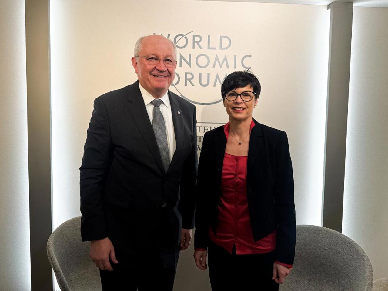 Premierul Munteanu, discuții cu Marta Kos, la Davos: „Sprijinul pe care îl primim ne oferă încredere că drumul nostru european nu este zadarnic”