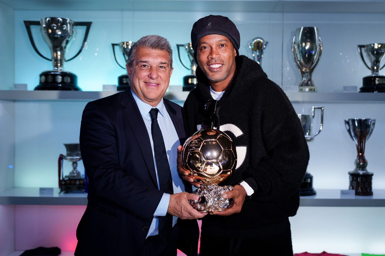 Ronaldinho, cu „Balonul de Aur” la muzeu