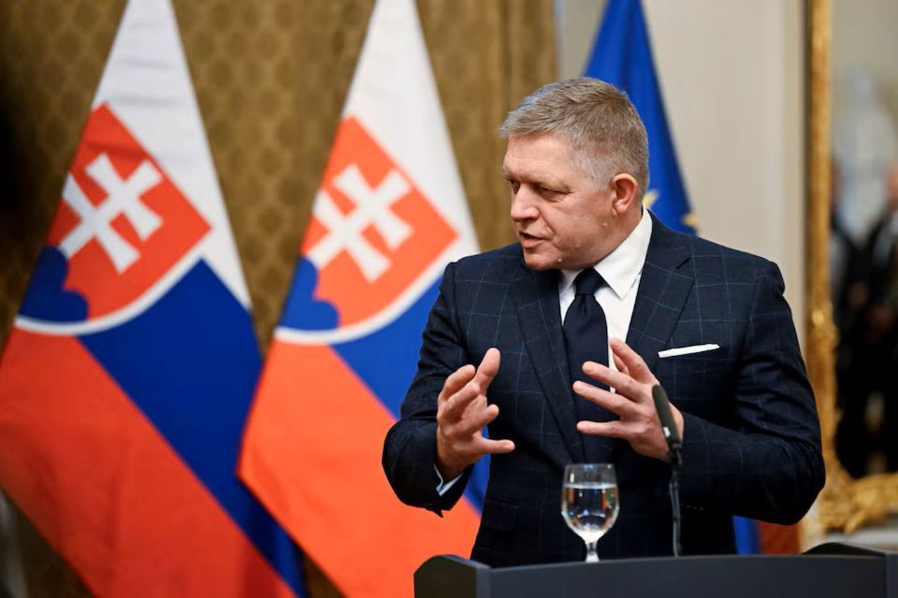 Премьер-министр Словакии Роберт Фицо не намерен уходить в отставку на фоне массовых протестов в стране