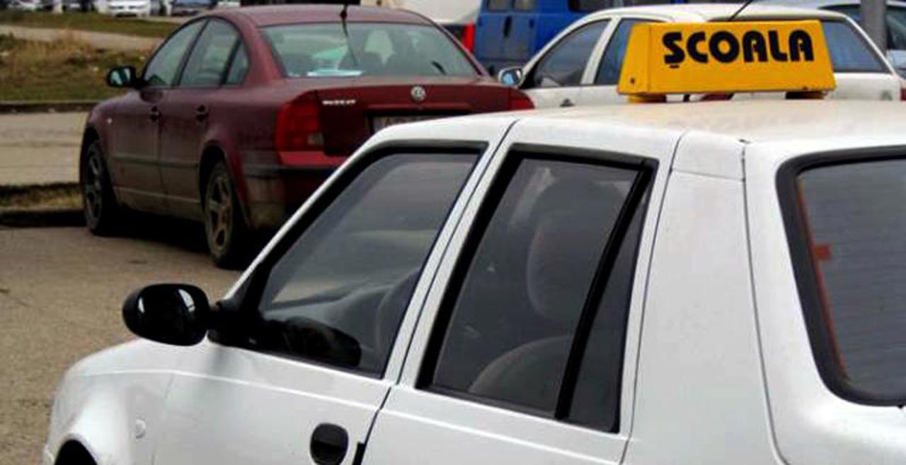 Raport: Nicio școală auto nu îndeplinește integral standardele pentru categoria B