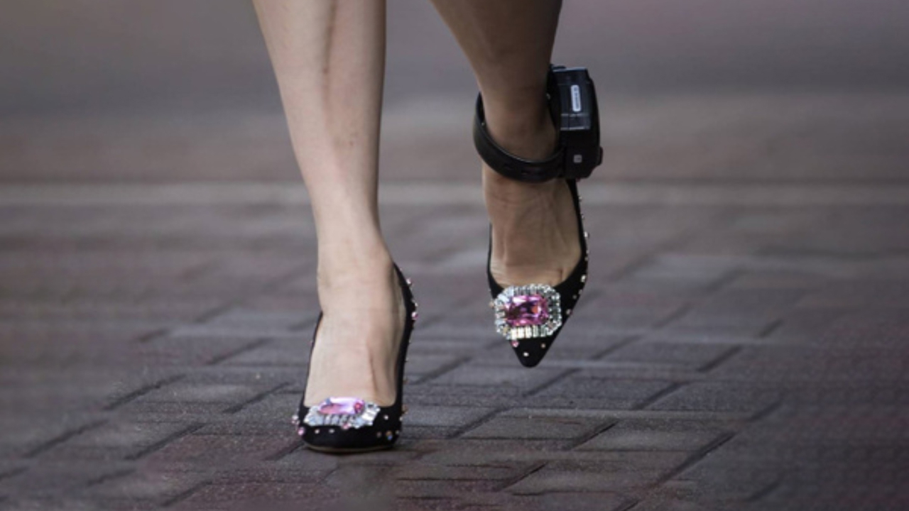 В прошлом году больше 2700 человек носили электронные браслеты