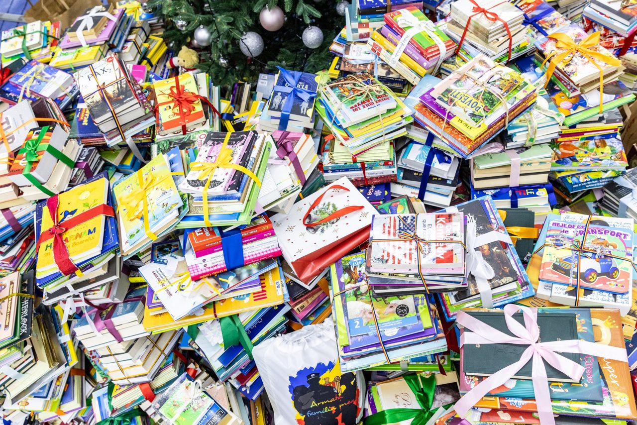 „Biblioteca de sub brad”, ediția 2025: mai multe cărți, mai mulți voluntari și acces extins la lectură pentru copii