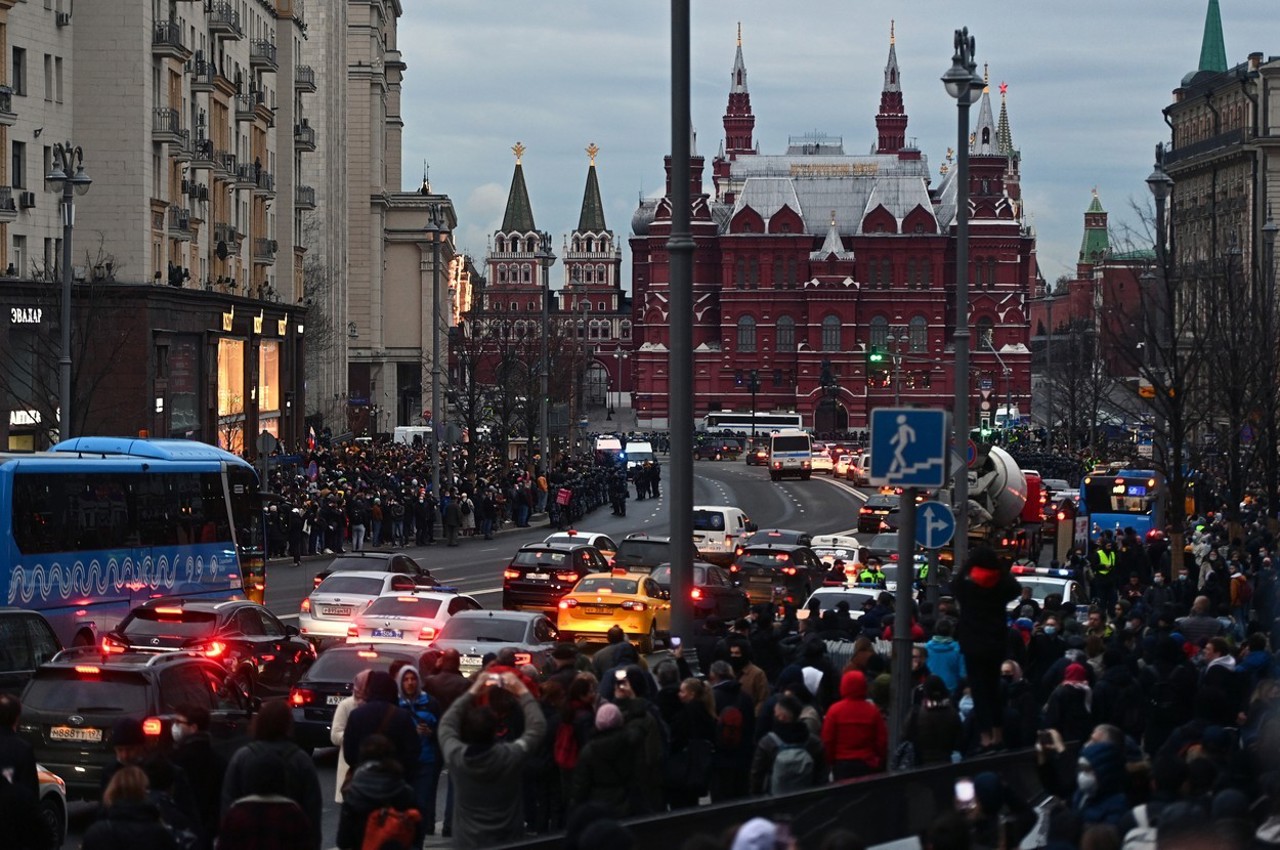  Peste 350 de persoane au fost arestate în Rusia la manifestațiile de comemorare a lui Alexei Navalnîi