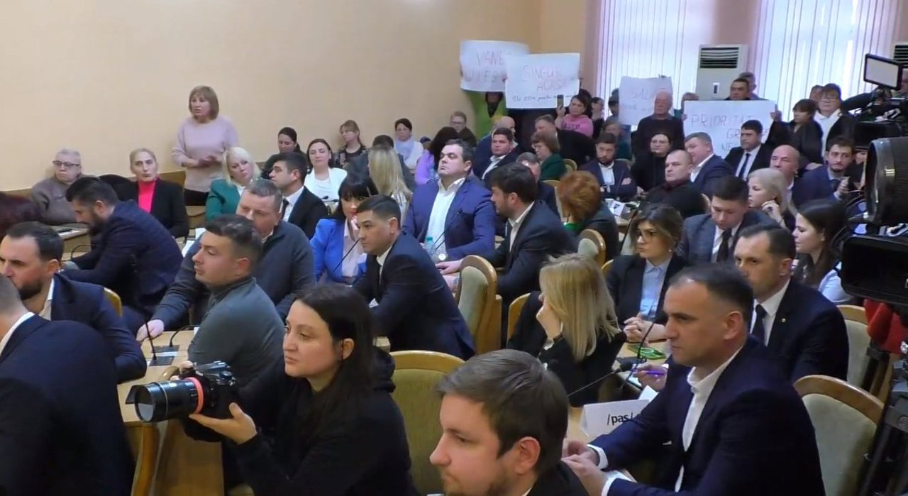 No majority in Chisinau: Council splits into 3 factions