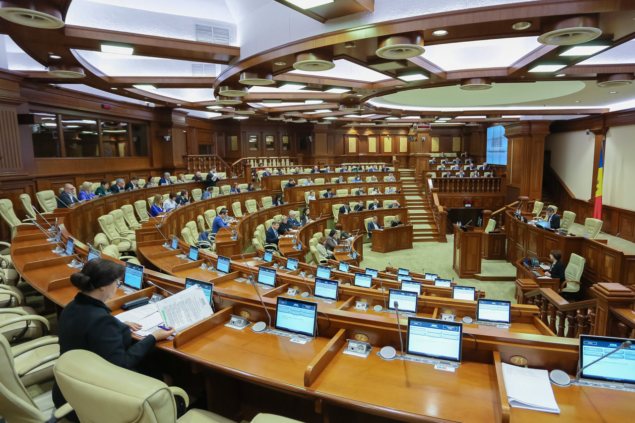 Parlamentul a suspendat dreptul de vot al regiunii transnistrene în Consiliul de Administrare al Moldovagaz
