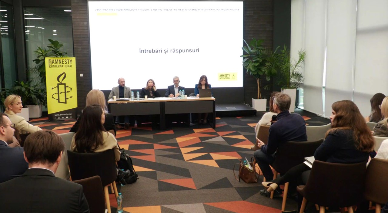 Raport Amnesty International: Jurnaliștii din R. Moldova se simt neprotejați în fața hărțuirii