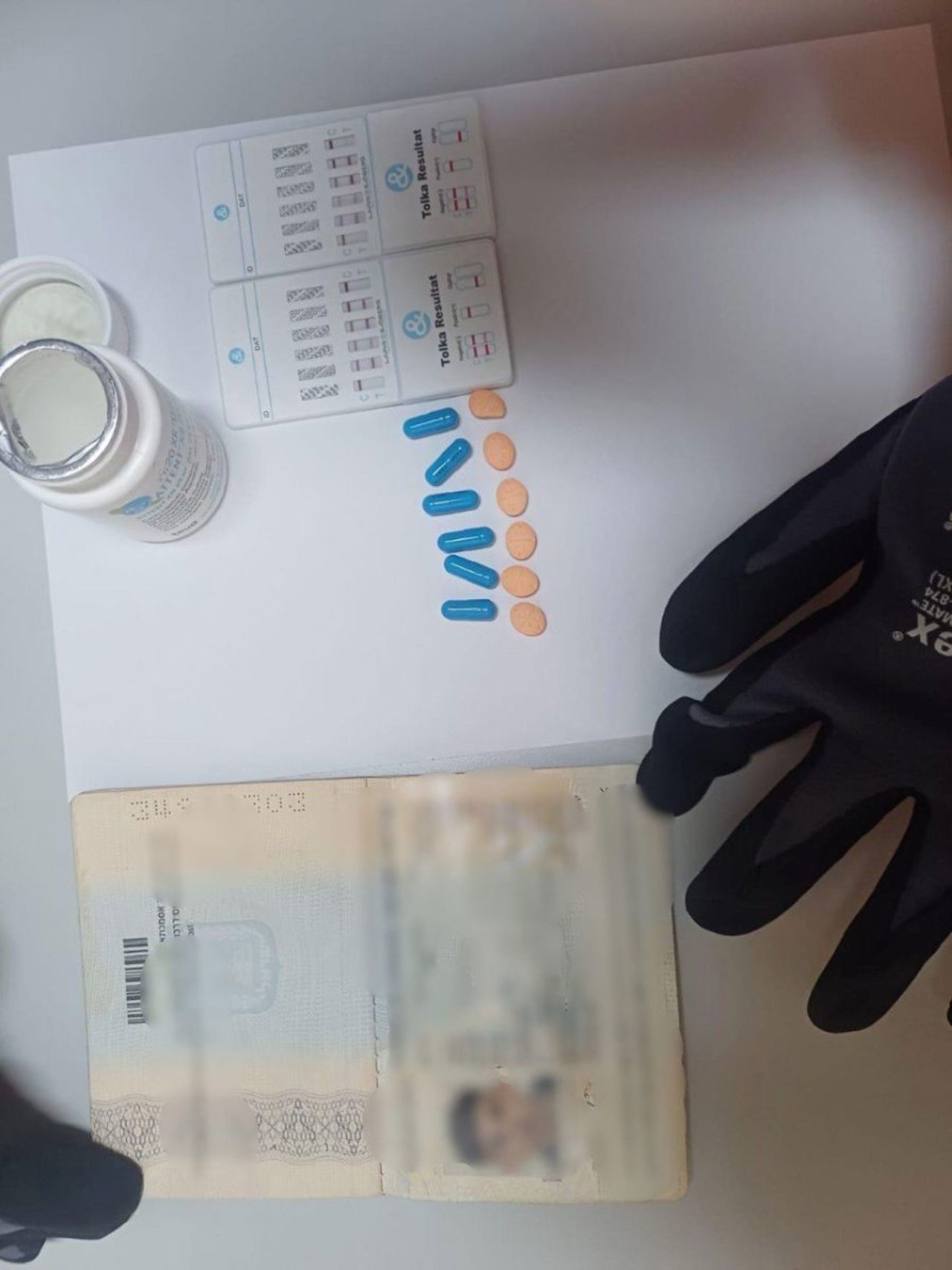 Hundreds of psychotropic pills found in travelers’ luggage at border