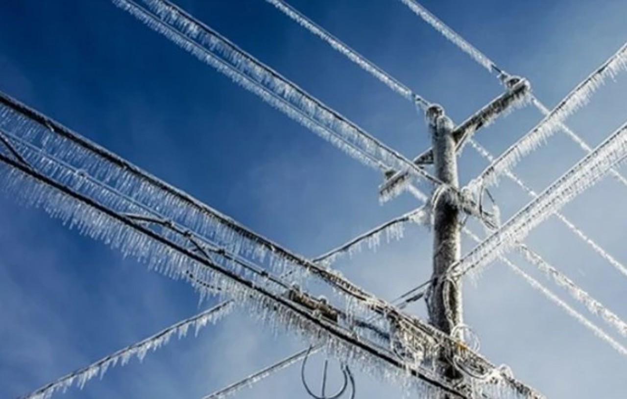 Аварии на электросетях из-за непогоды: частично обесточены 11 населенных пунктов в четырех районах страны
