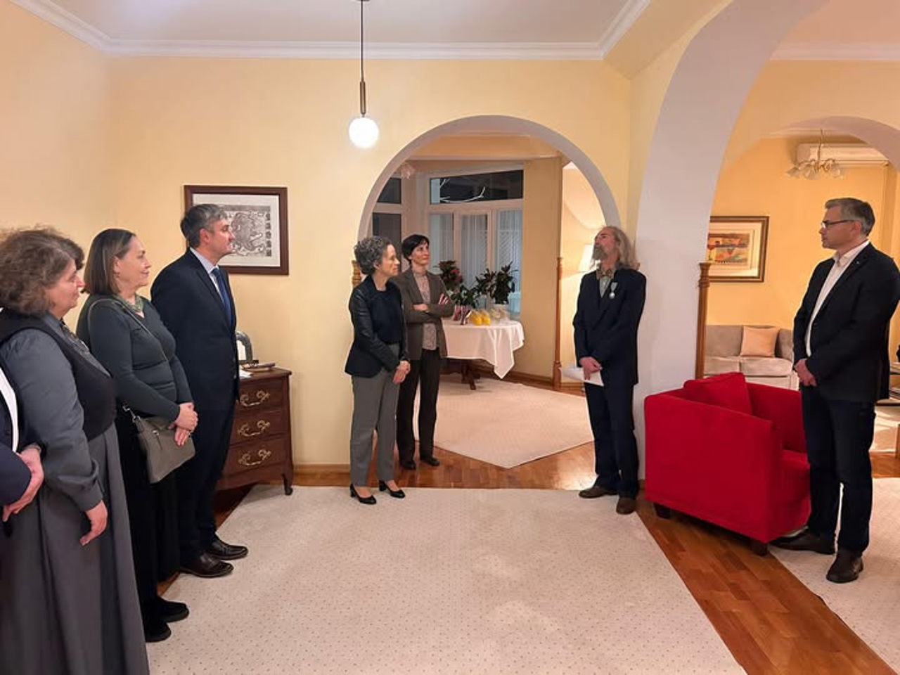 Emilian Galaicu-Păun, distins la Ambasada Franței | Ministrul Culturii: „Celebrăm creatorii R. Moldova și contribuția lor la familia culturală europeană”