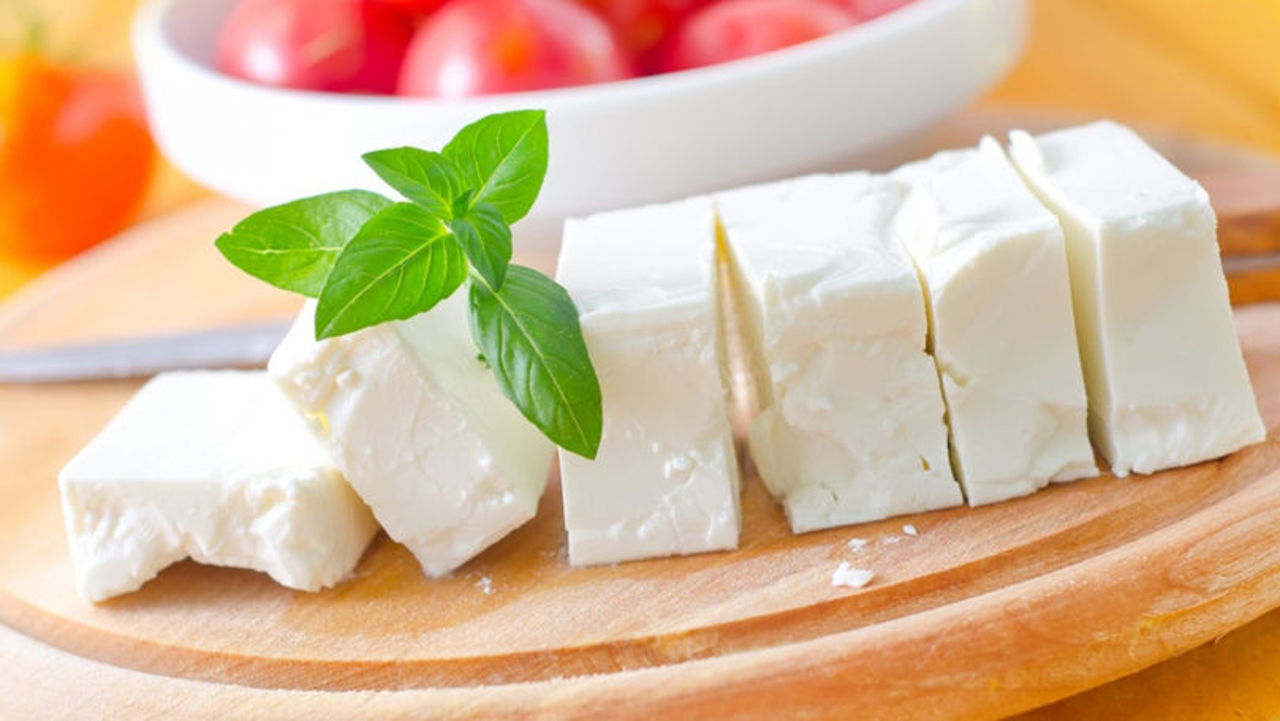 Orhei artisan Dumitru Lungu brings a savory cheese cake recipe from Adygea