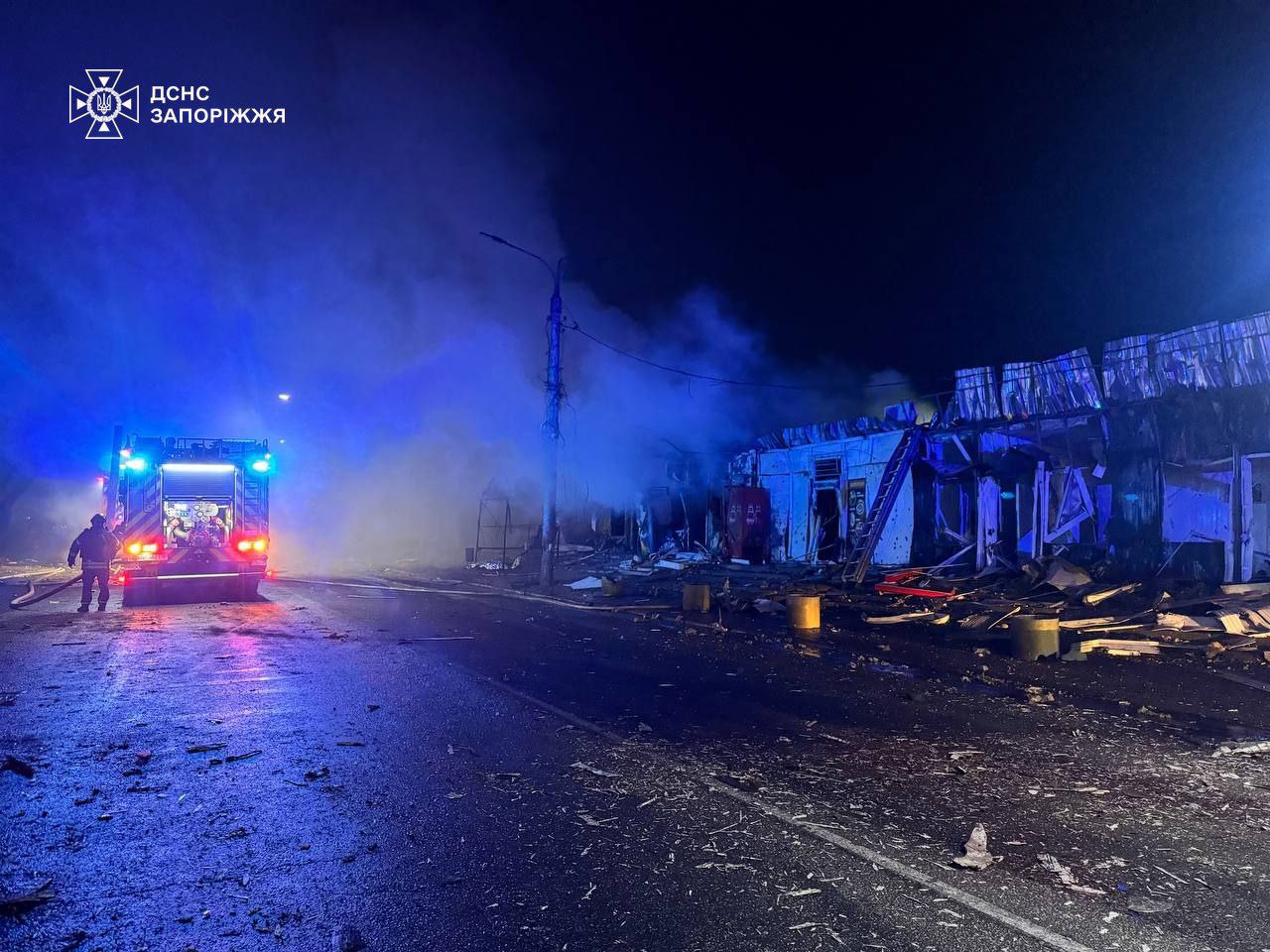 Россия нанесла новые удары по Запорожью и Одессе. В Тернополе под завалами нашли тела женщины и двух детей