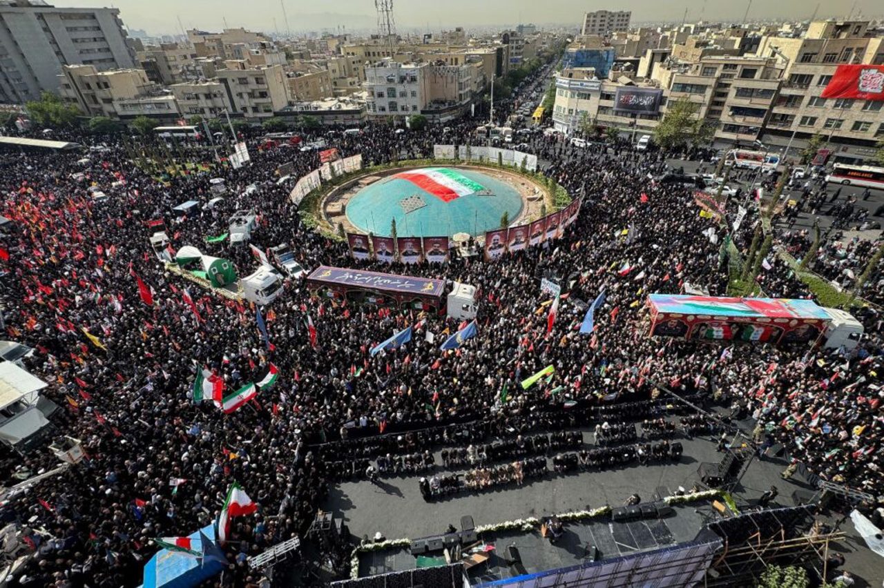 В Иране прошли похороны офицеров, ученых-ядерщиков и других погибших в конфликте с Израилем