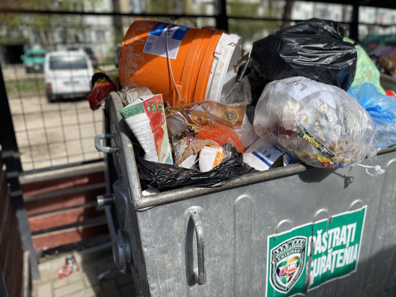 Sortarea deșeurilor, dificilă din cauza infrastructurii precare