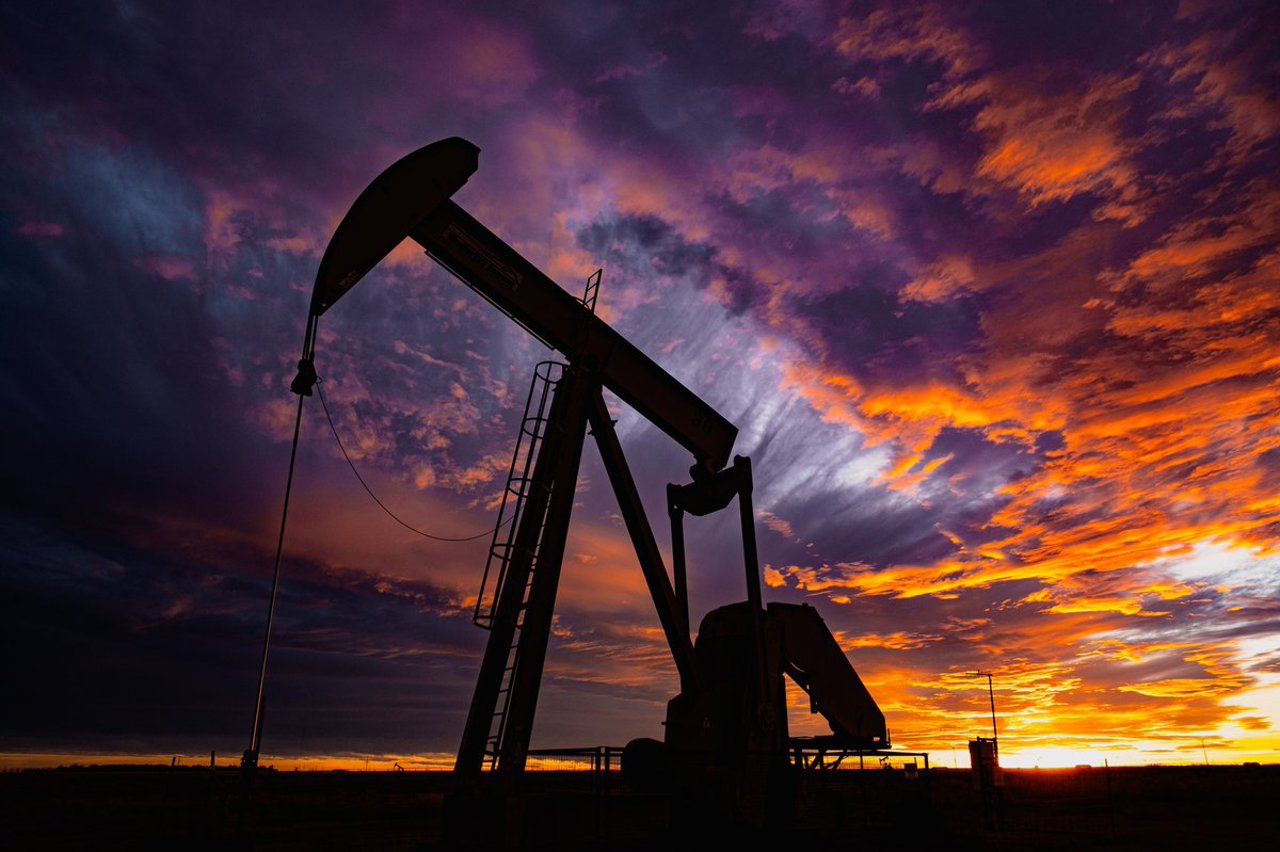 Prețurile petrolului se stabilizează, dar marchează cele mai mari scăderi lunare și trimestriale din 2020 încoace 