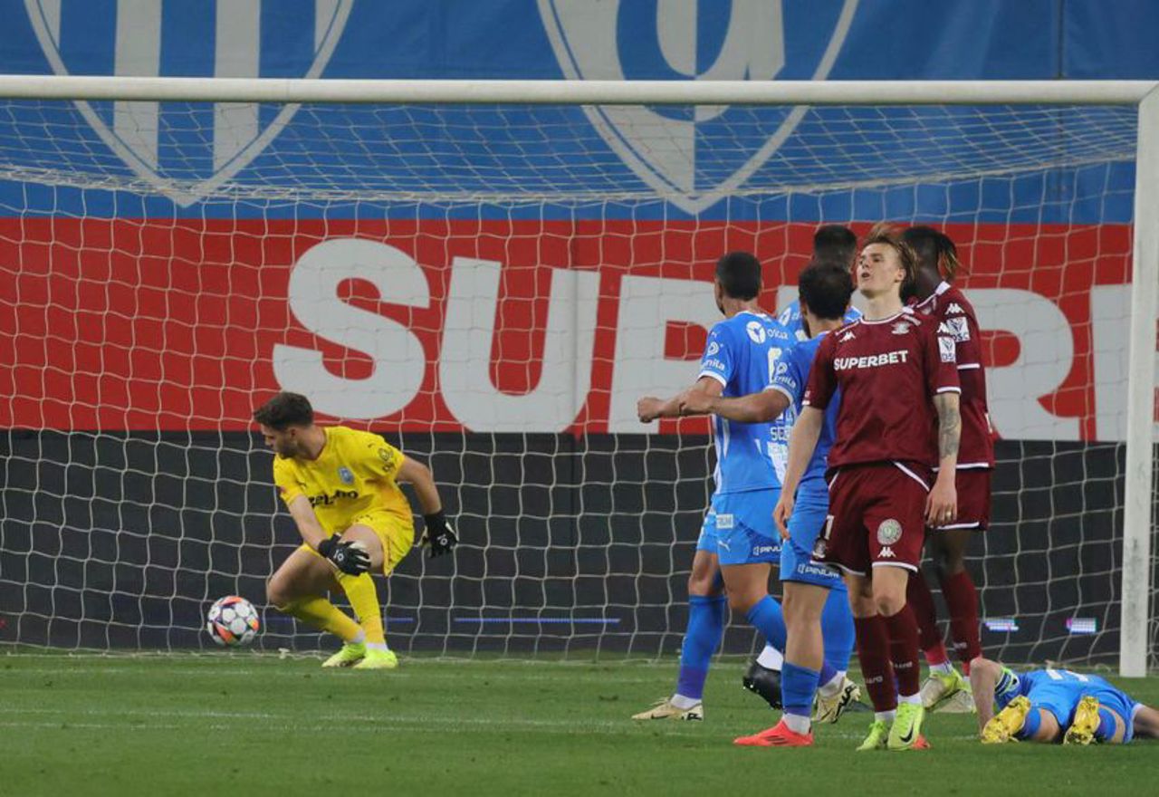 Rapidul a câștigat la Craiova după o gafă a portarului Laurențiu Popescu ca în curtea școlii 