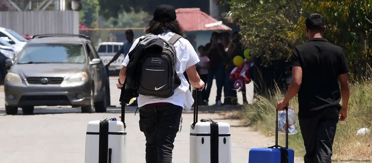 Primii migranți au părăsit SUA voluntar, cu sprijin financiar: 64 de persoane s-au întors în Honduras și Columbia