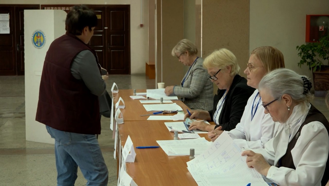 Așteptările oamenilor din cele trei localități în care s-a votat pentru noii primari: „Vrem canalizare, drumuri și condiții bune de trai”