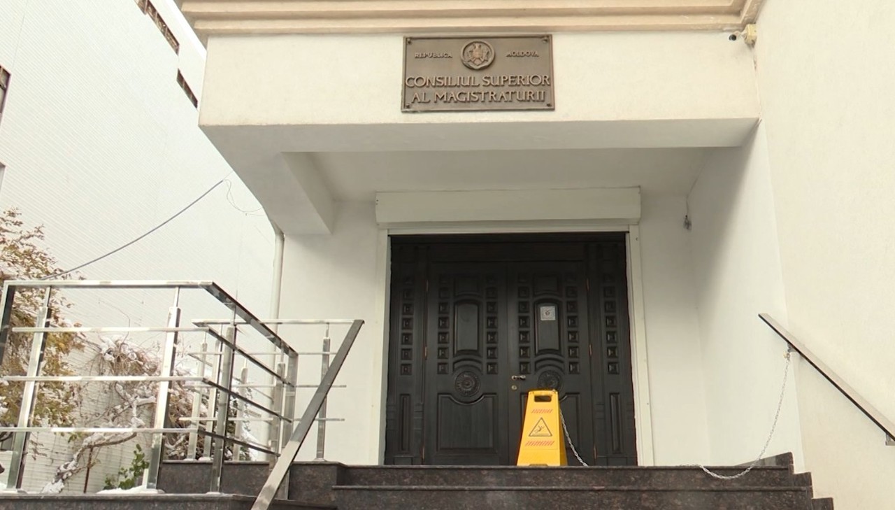 O judecătoare, mamă a șapte copii, a protestat la CSM împotriva „abuzurilor” la care este supusă