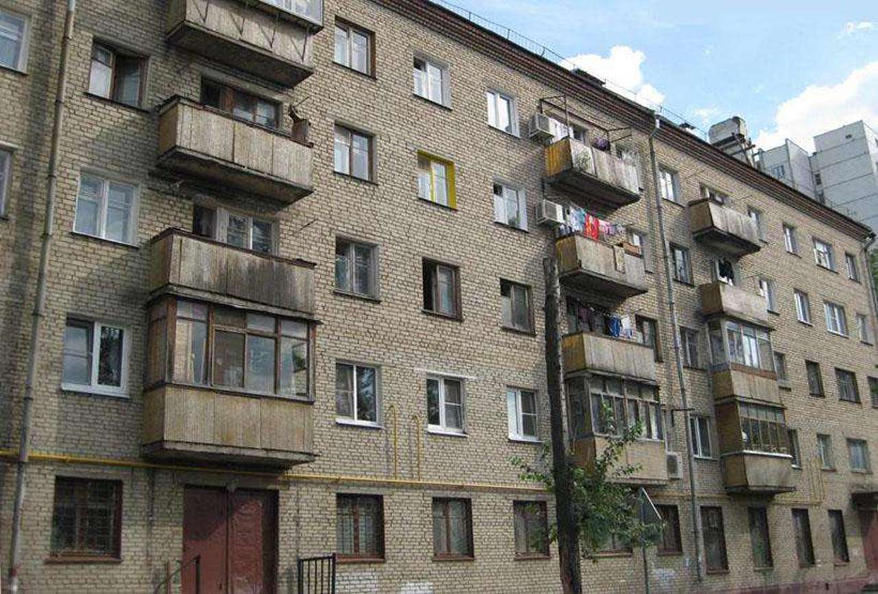 Jumătate din blocurile de locuit din R. Moldova se află în Chișinău: Ce riscuri ascund clădirile construite înainte de 1990