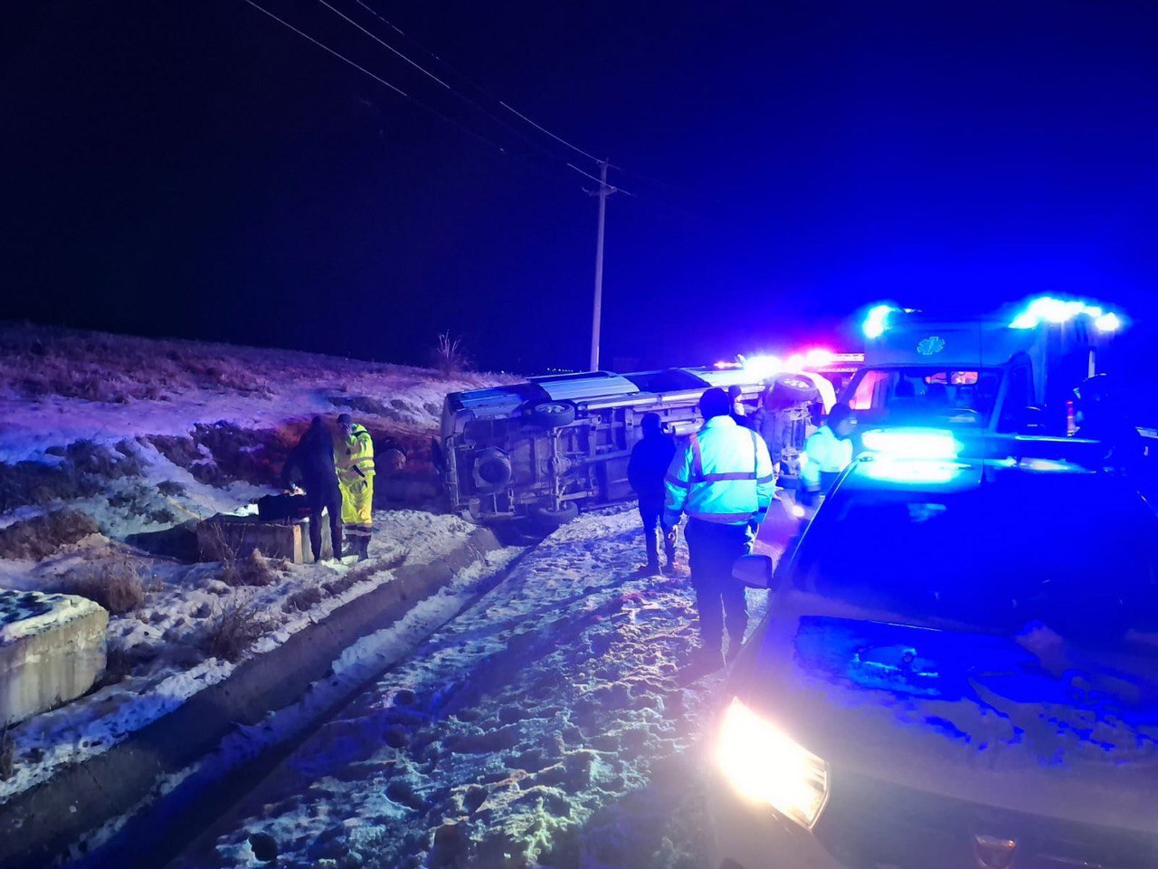 Microbuz din R. Moldova, implicat în accident în România. Doi pasageri, răniți. MAE: „Starea lor este satisfăcătoare”