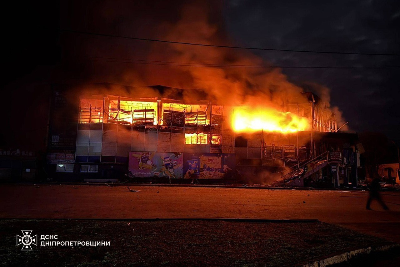 Val de atacuri nocturne în Ucraina: Incendii puternice, victime și pagube semnificative