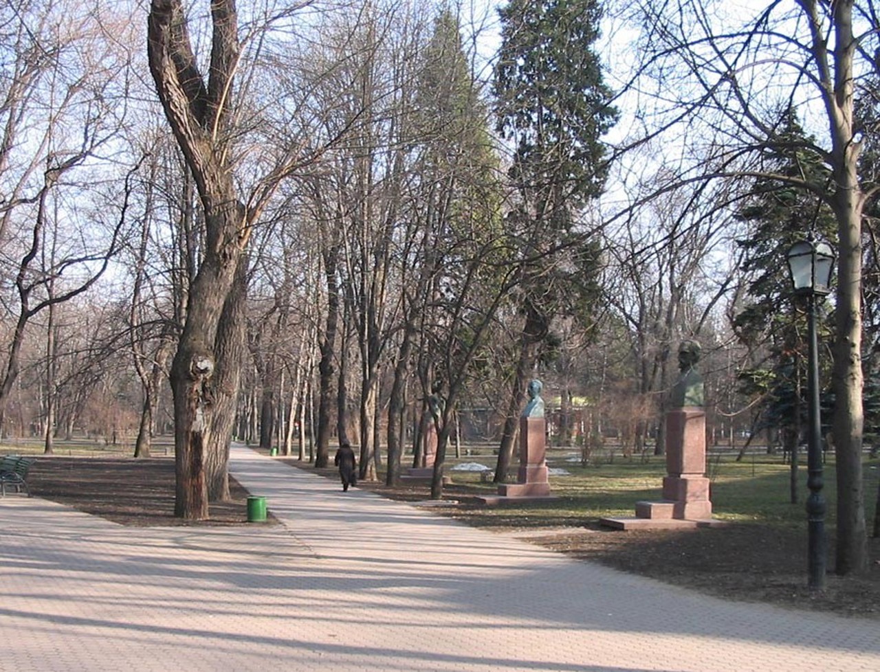Parcul „Ștefan cel Mare”, „grădină de granit” sau „dale ca pe trotuare”: O nouă dispută între Primăria Chișinău și Ministerul Culturii 