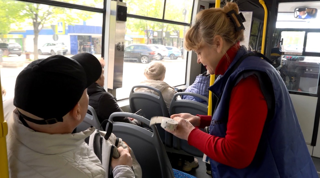 Noile tarife la transportul public din Chișinău, în vigoare din 1 mai. Costisitor pentru cei care circulă zi de zi, spun călătorii 