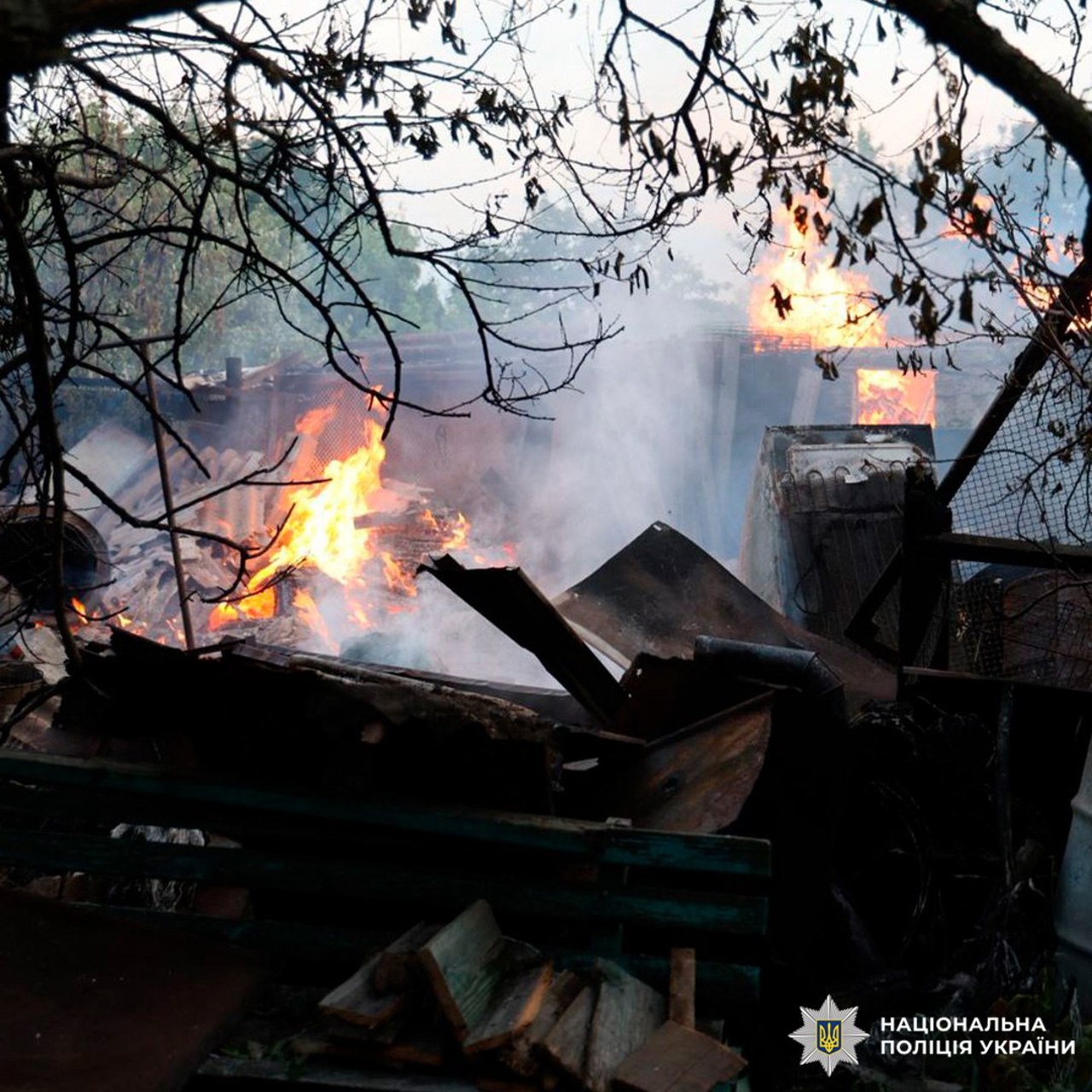 Пять украинских регионов подверглись атаке дронов и ракет: зафиксированы пожары в промзоне, есть погибшие