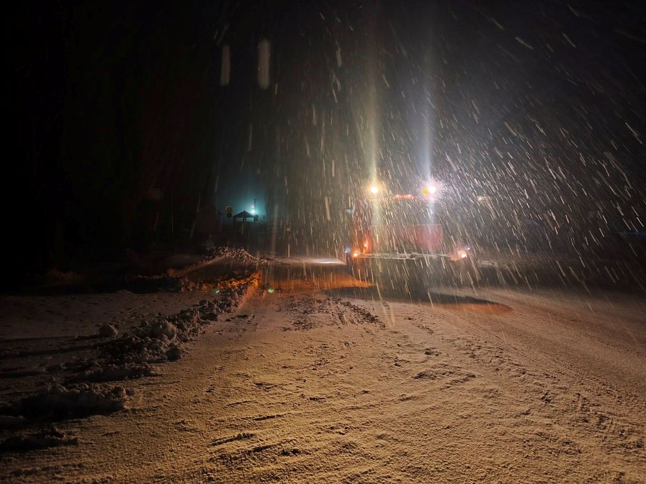 Bilanțul intervențiilor AND: Peste 600 de tone de sare și antiderapant, distribuite pe drumurile naționale în ultimele 12 ore