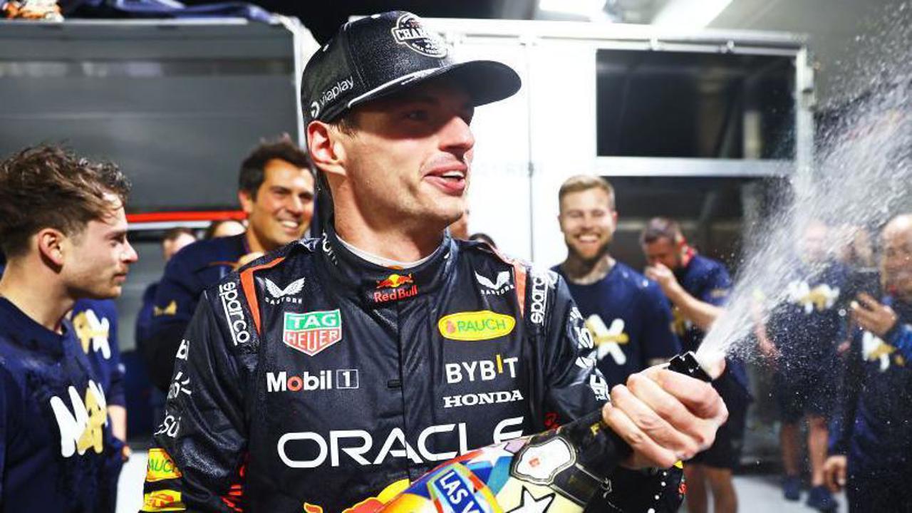 Max Verstappen a triumfat la Baku 