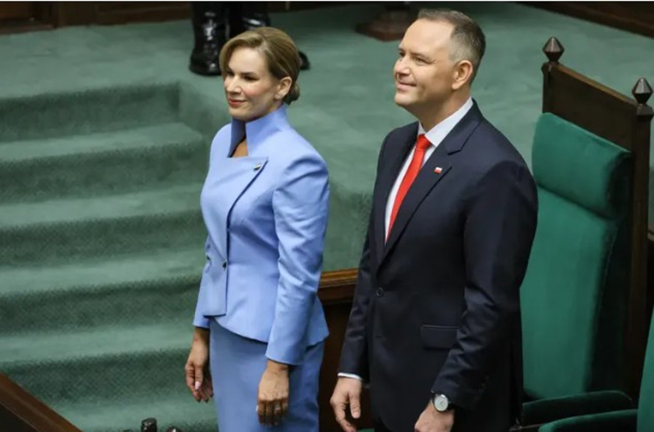 Новый президент Польши Кароль Навроцкий принес присягу и вступил в должность