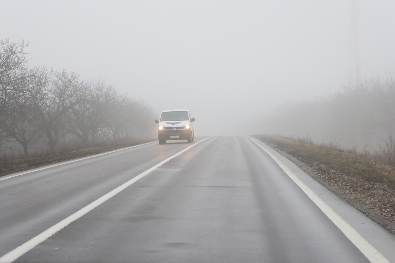 Atenție la drum! Se circulă în condiții de ceață densă